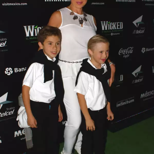 Leticia Calderón con Carlo y Luciano