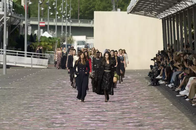 Chanel HC F23 052.jpg