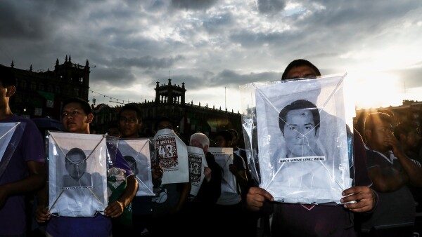 Marcha por los 43 desparecidos de la Normal de Ayotzinapa