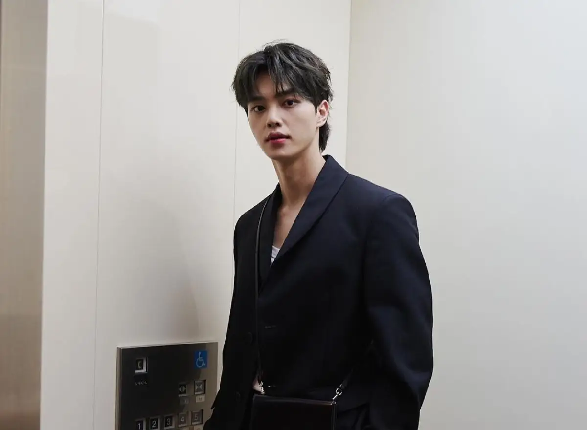El actor surcoreano Song Kang conocido como El hijo de Netflix