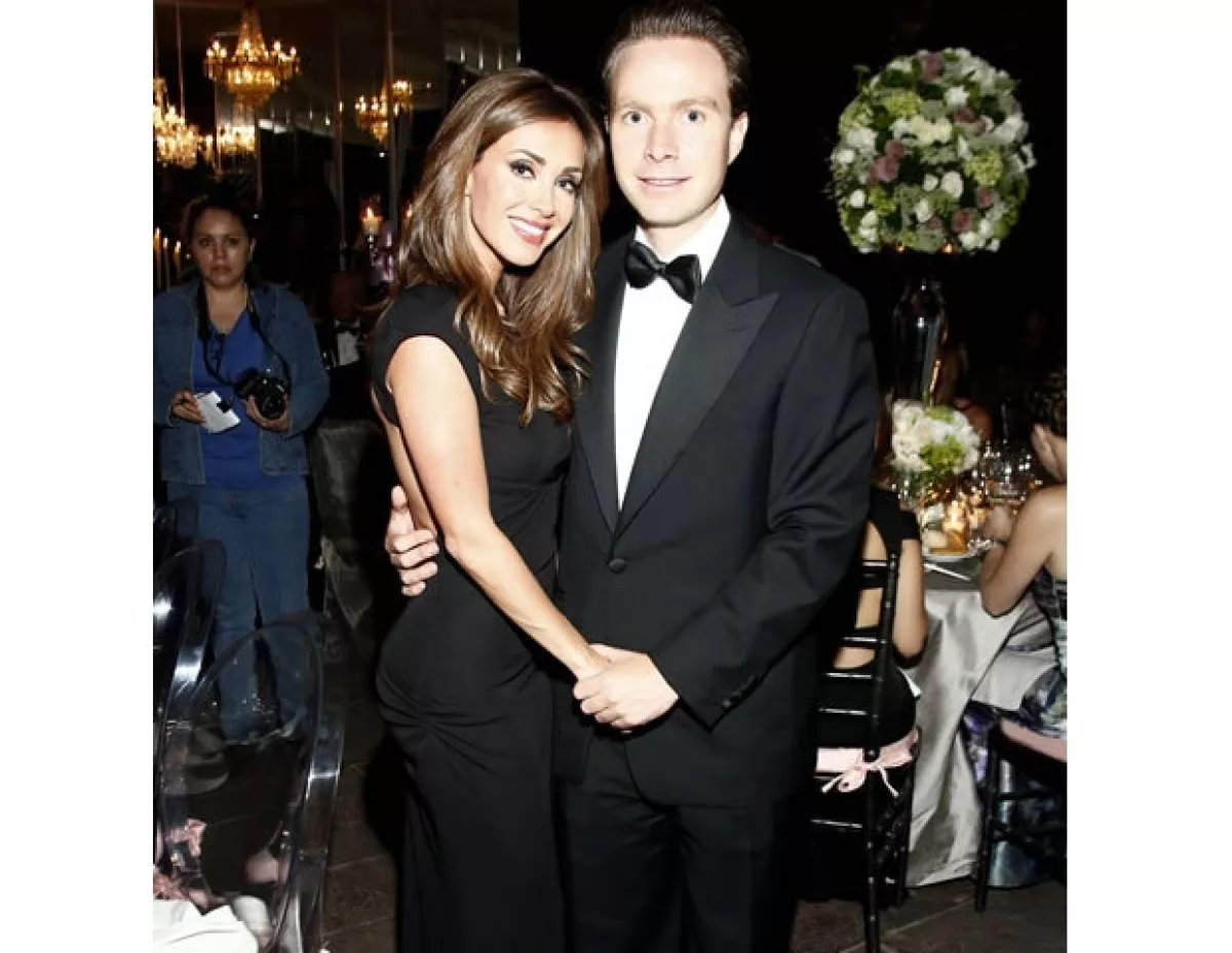 Hace un par de semanas se les vio muy felices en la boda de Jorge Goñi y Dorin Urich.