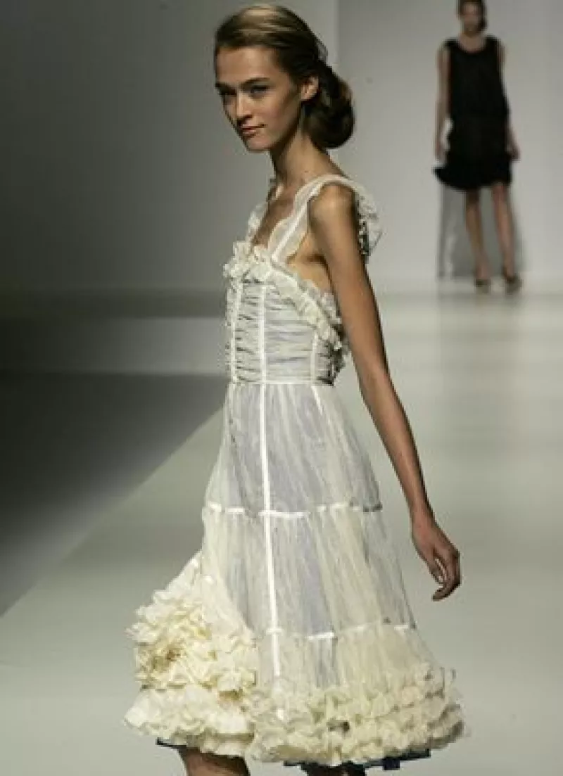 La firma francesa festejó con un gran desfile de creaciones que abarcaron pasado y futuro.