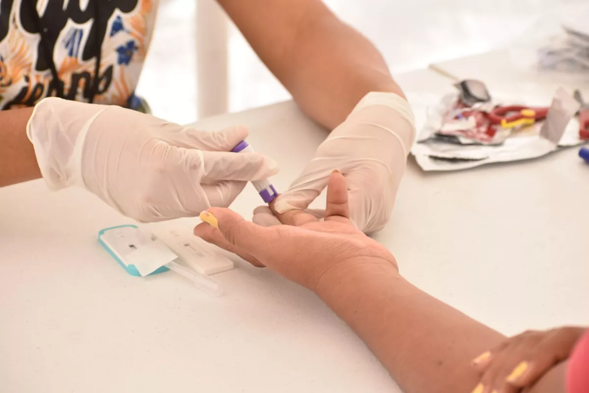 La hepatitis se puede detectar a través de pruebas rápidas de sangre.