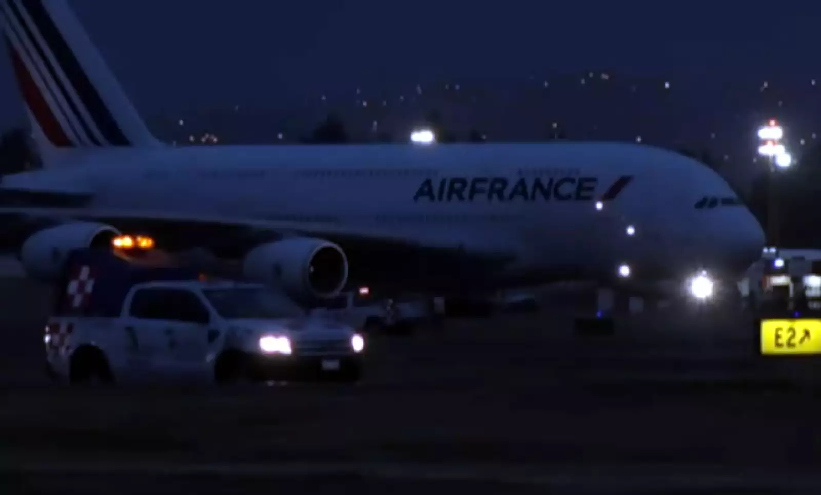 El vuelo A380 de AirFrance llegó a la Ciudad de México al atardecer