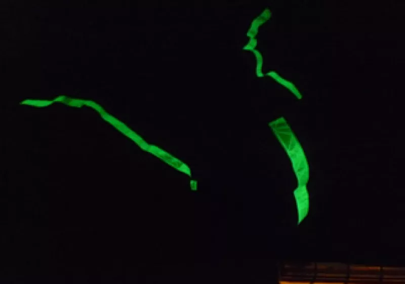 Las prendas con las cintas se reflejarían en la noche. (Foto: Cortesia)