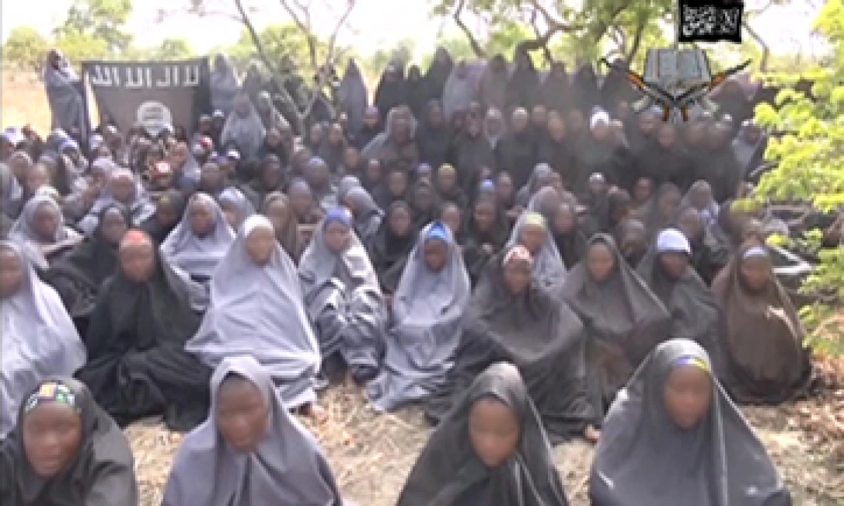 Boko Haram difundió este lunes imágenes de quienes aseguró son las niñas plagiadas; portan vestimenta islámica. (Foto: Reuters)
