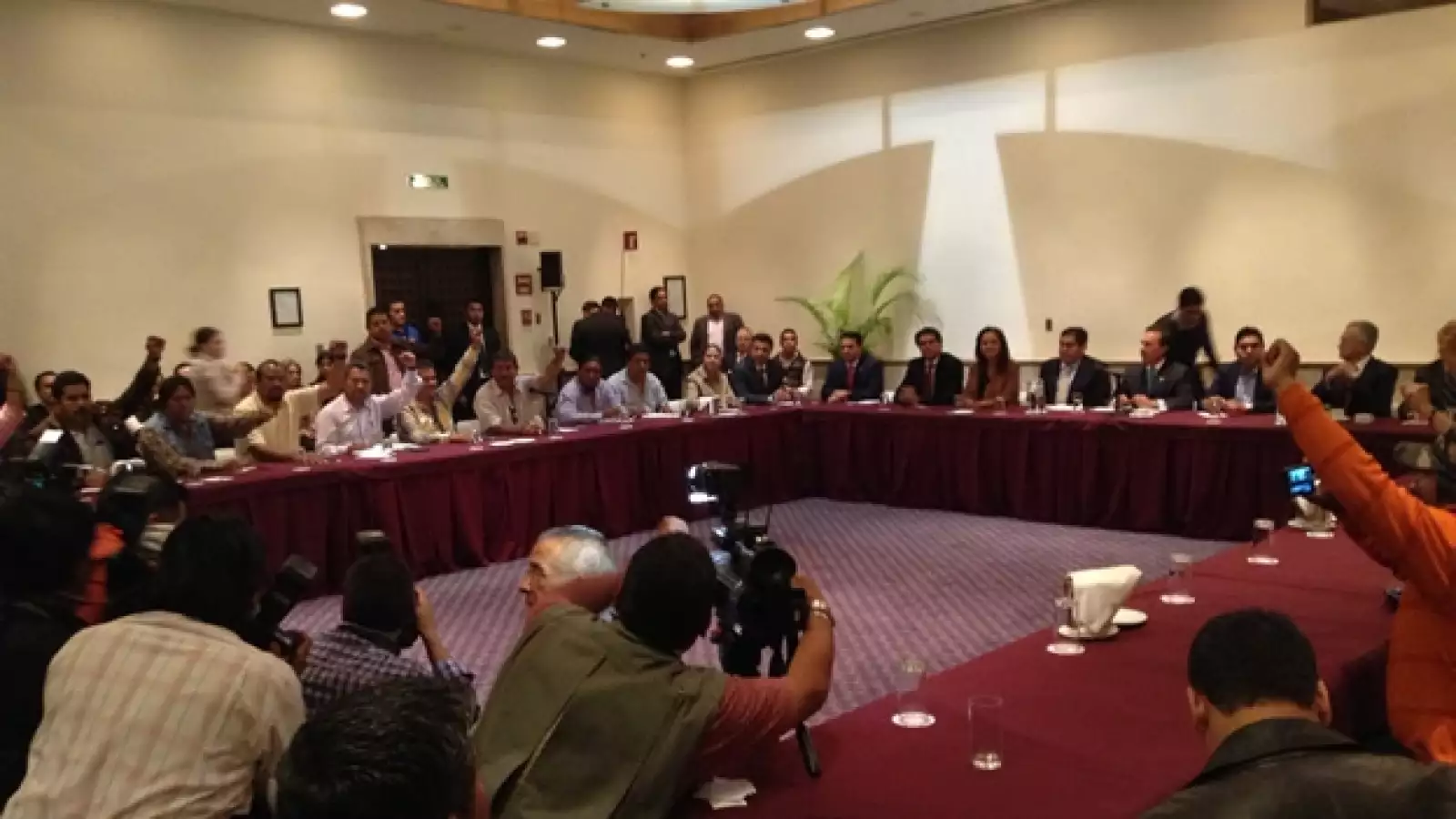 bloqueo maestros aeropuerto 9