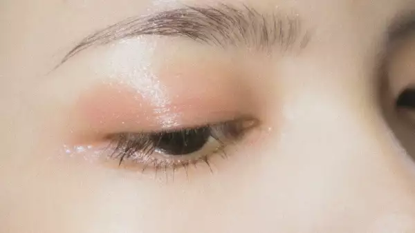 como-quitar-la-hinchazon-de-los-ojos