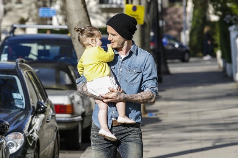 David y Harper por las calles de Notting Hill.