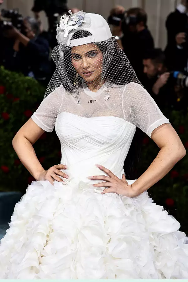 Kylie Jenner en un vestido de novia de Off White en la Met Gala 2022