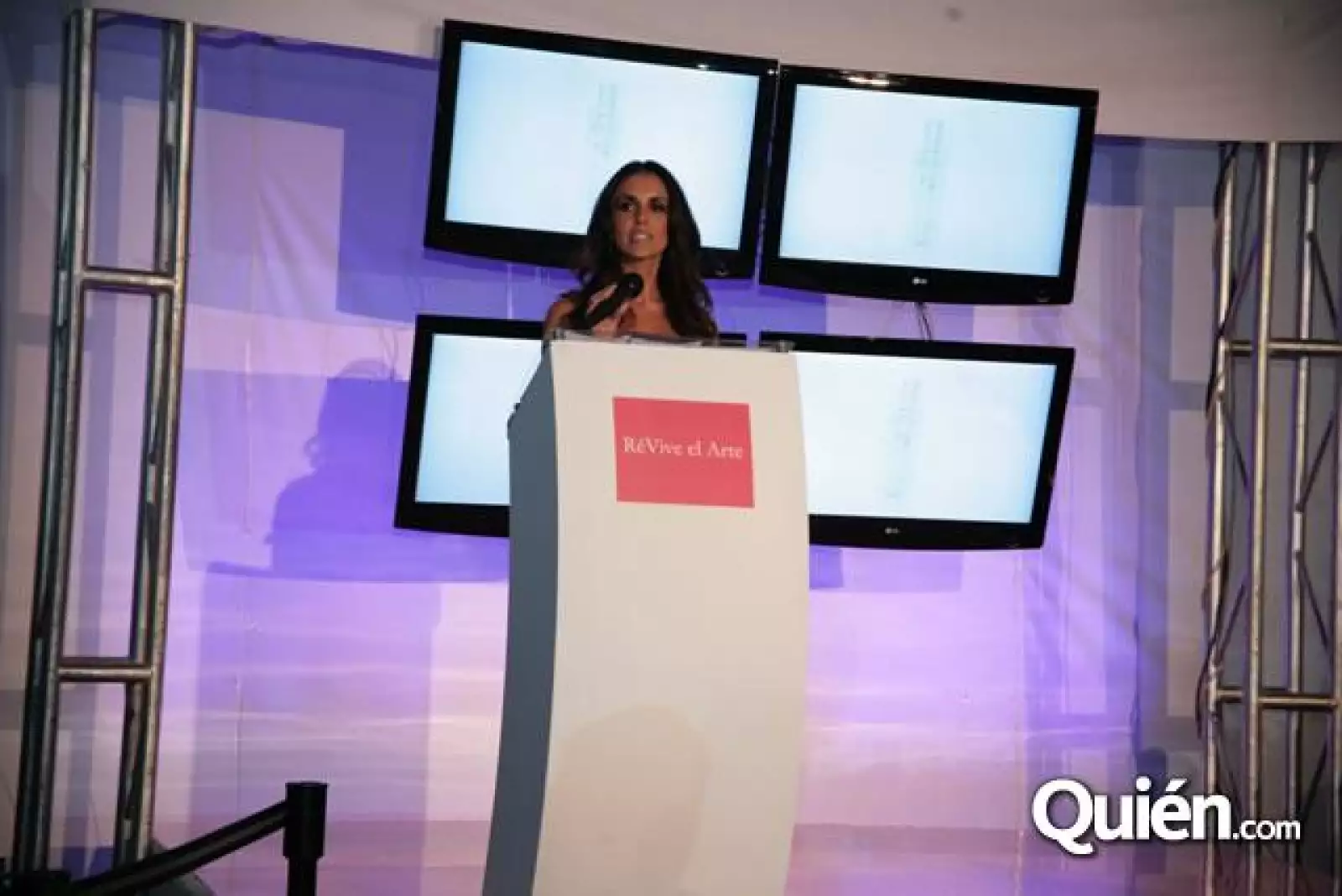 Cajas en subasta revive el arte