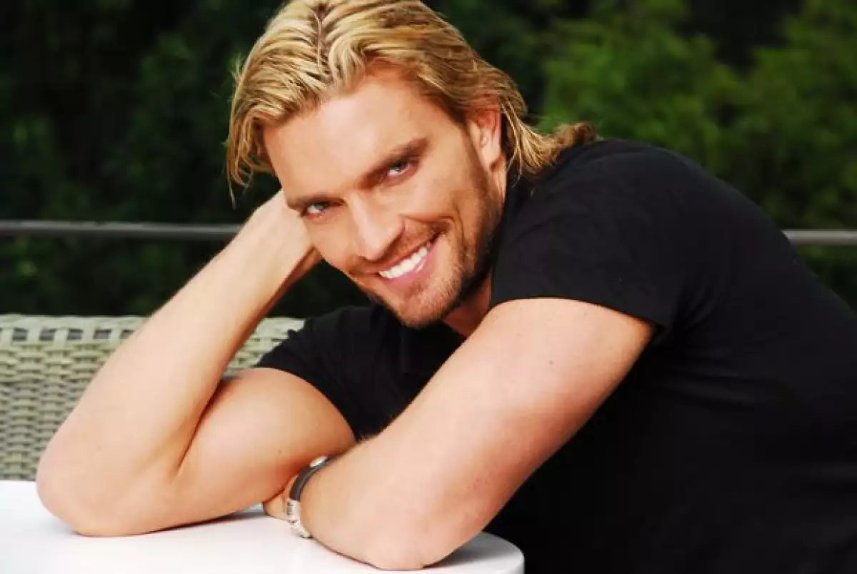 Julián Gil dice que México es como el Hollywood de las telenovelas.