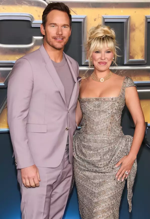 La actriz británica Millie Bobby Brown con el pelo rubio