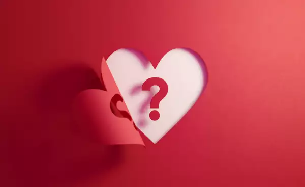 Ilustración de un corazón con incógnita