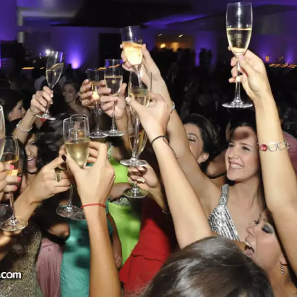 Un brindis por el deber cumplido