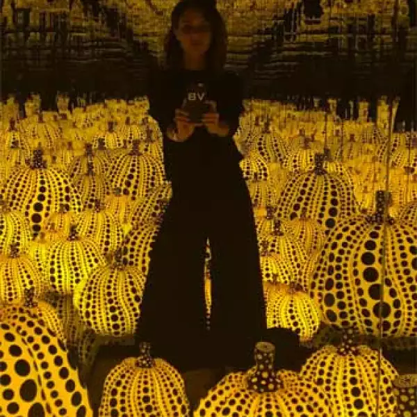 Victoria Beckham en la galería Victoria Miro
