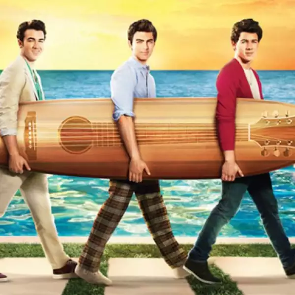 Los Jonas Brothers invitan a sus seguidores a bajar este póster donde salen los tres muy guapos.