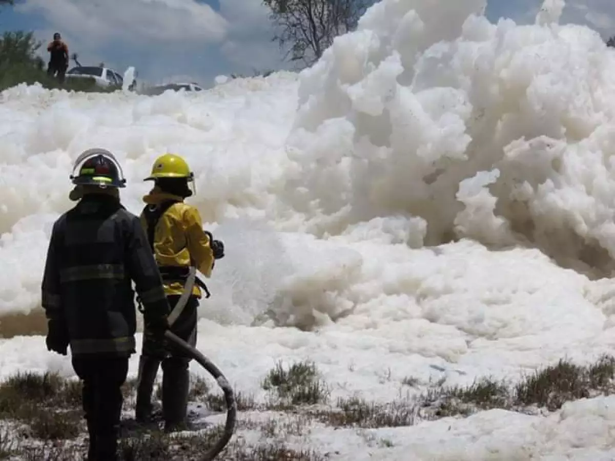 Espuma en presa de Puebla