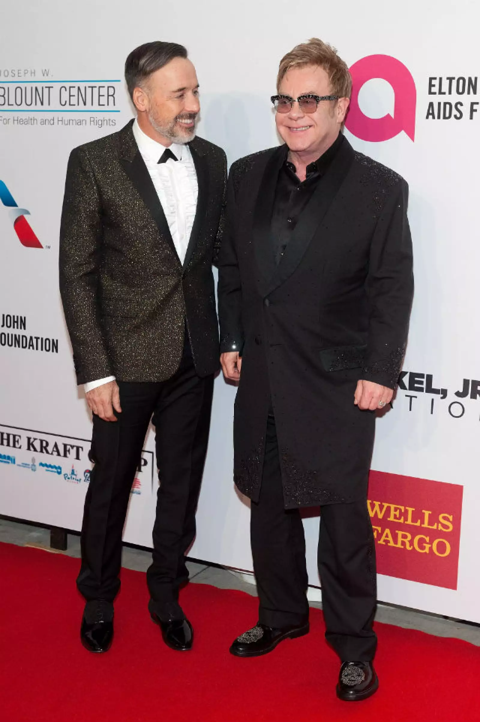 Elton y David tienen dos hijos, Zachary y Elijah.