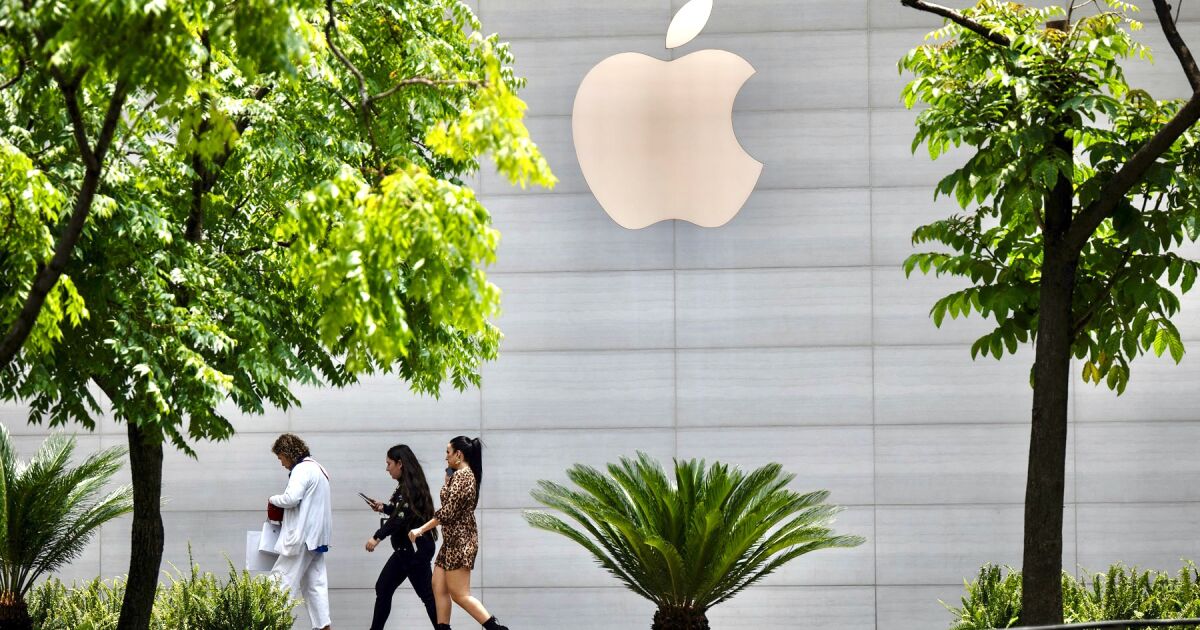 Tim Cook, hafıza krizinin “artan bir etkisi” olacağı konusunda uyardı