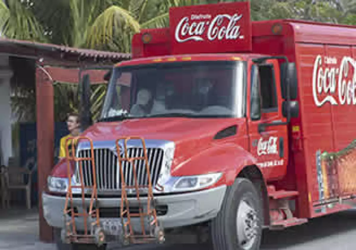 La ciudad de Caracas constató la falta de los productos como el refresco Coca-Cola y el agua Nevada. (Foto: Photos to Go)