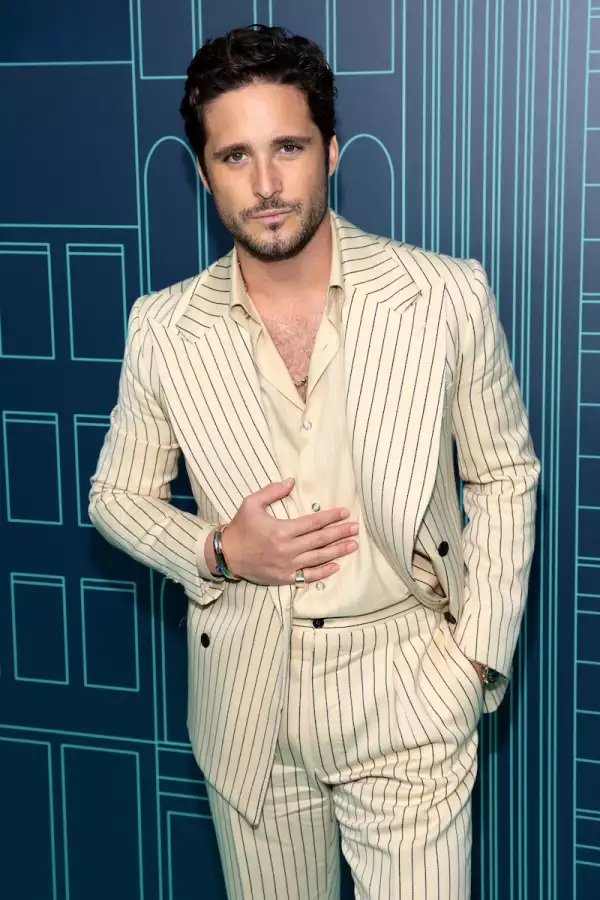 Diego Boneta actor, cantante, productor y escritor