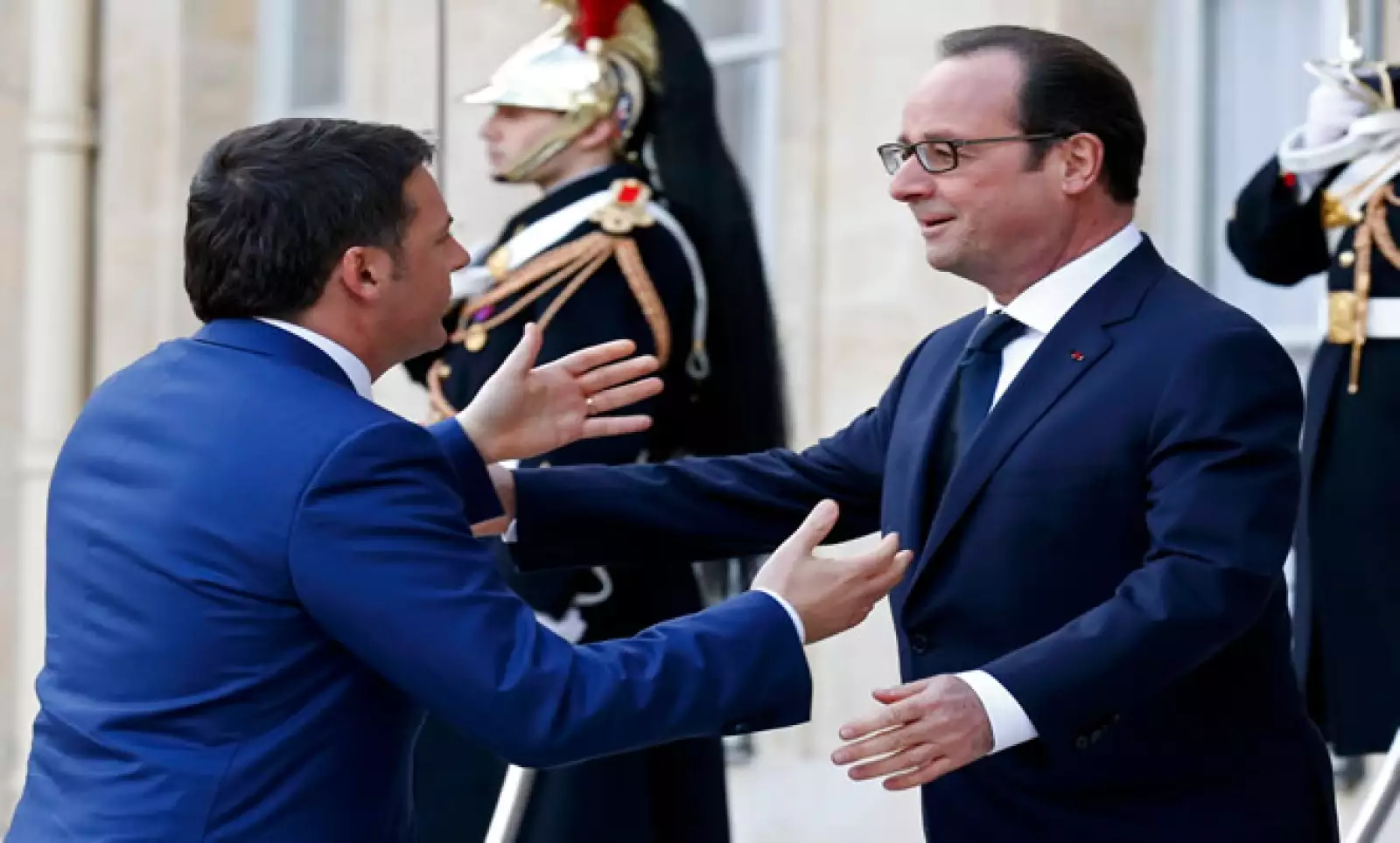 Matteo Renzi le dio sus condolencias al presidente francés, Francois Hollande por el atentado ocurrido en Francia. 