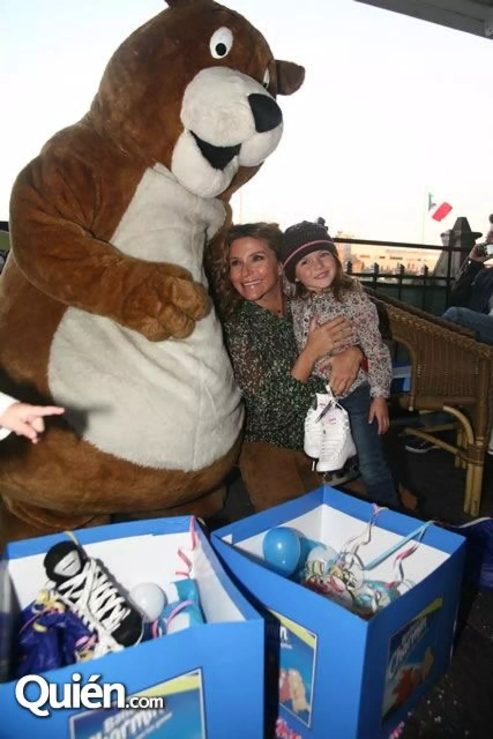 Issabela Camil,Antonia Mayer