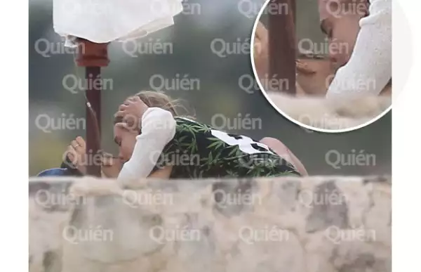 Cara y Michelle fueron captadas en una situación muy romántica en las playas de Cancún.