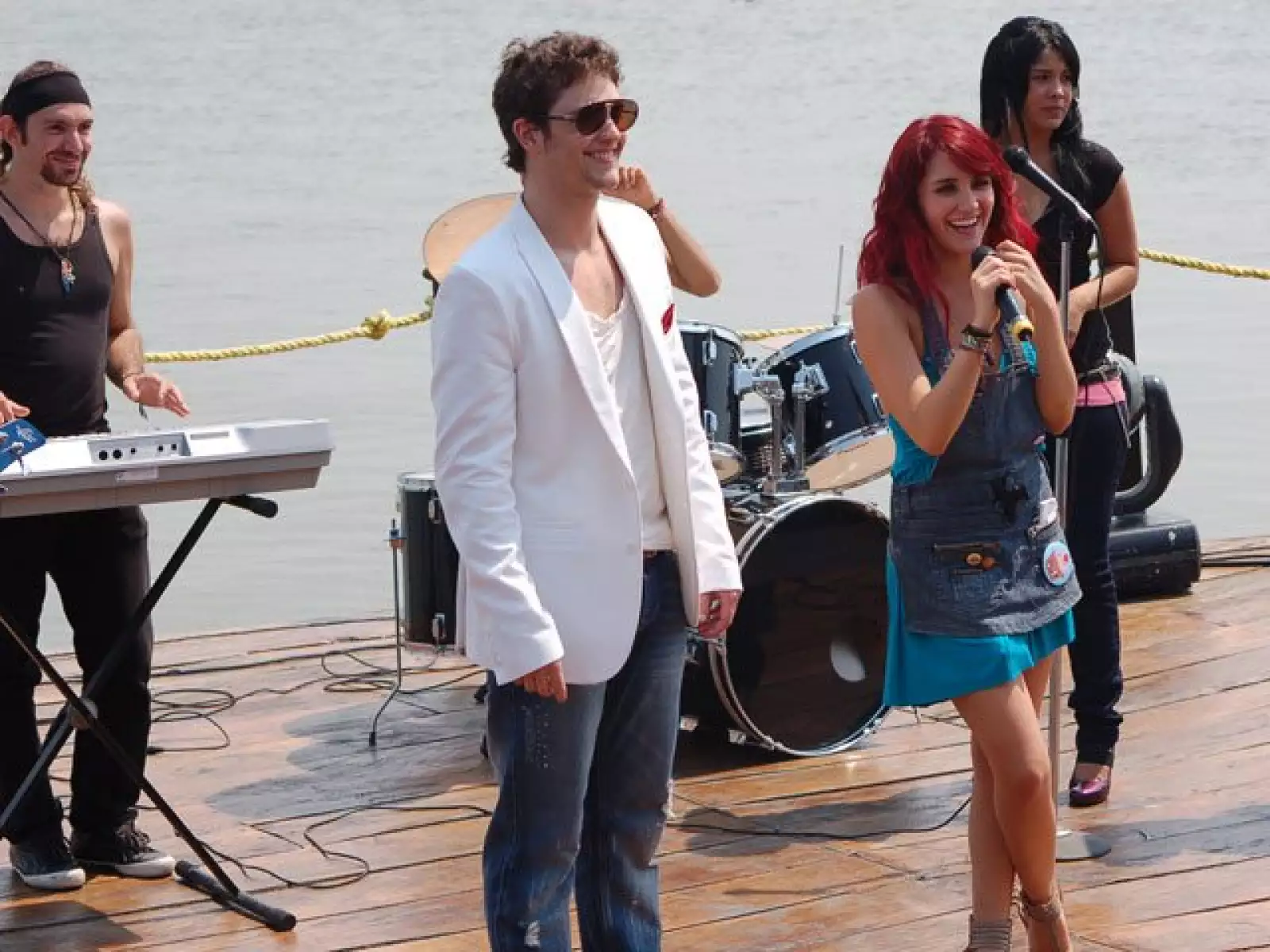 En un sólo capítulo, los cantantes vivirán situaciones divertidas.