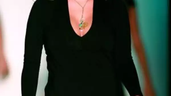 La cantante dio a luz este martes 24 de marzo a una niña, a quien llamará Sofía; la bebé se encuentra en terapia intensiva y se prevé que sea operada hoy.