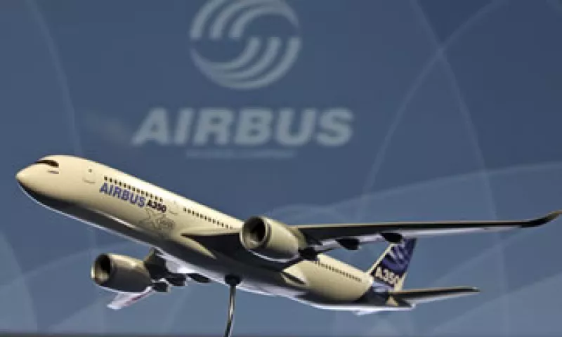 Air France-KLM lanzó una oferta por 100 Airbus A350 medianos o Boeing 787 para renovar su flota para viajes de largas distancias. (Foto: AP)