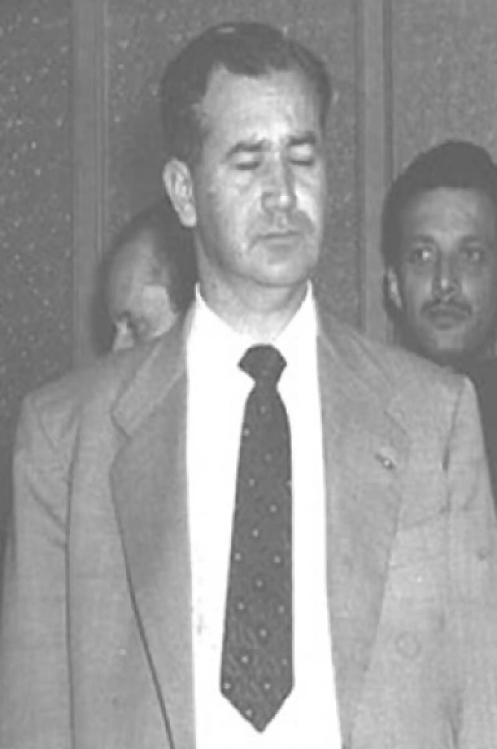 Carlos Madrazo Becerra, padre de Roberto Madrazo, murió en 1969 en un accidente aéreo, aunque se presumió que en realidad fue un asesinato político de parte del entonces presidente Gustavo Díaz Ordaz.