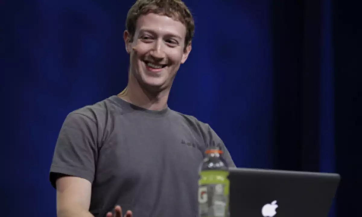 En 2011, el negocio de Zuckerberg llegó a los 800 millones de usuarios y fue valorado en 50,000 millones de dólares. (Foto: AP)