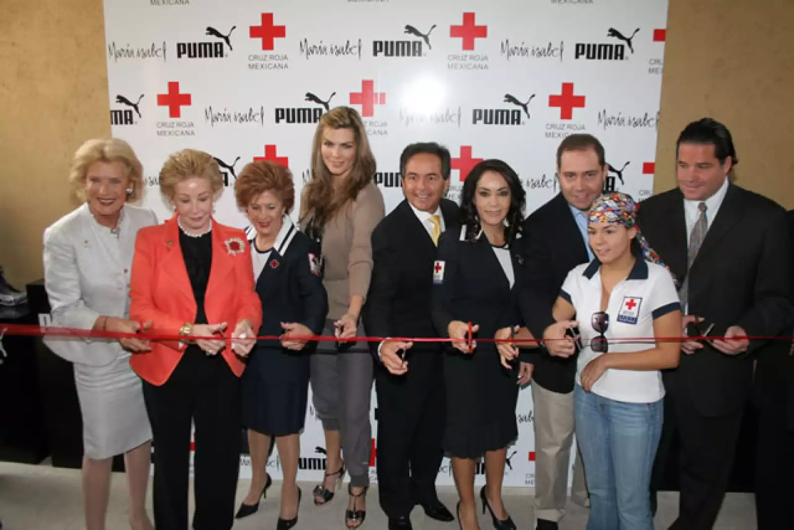 Bazar Puma en pro de la Cruz Roja Mexicana