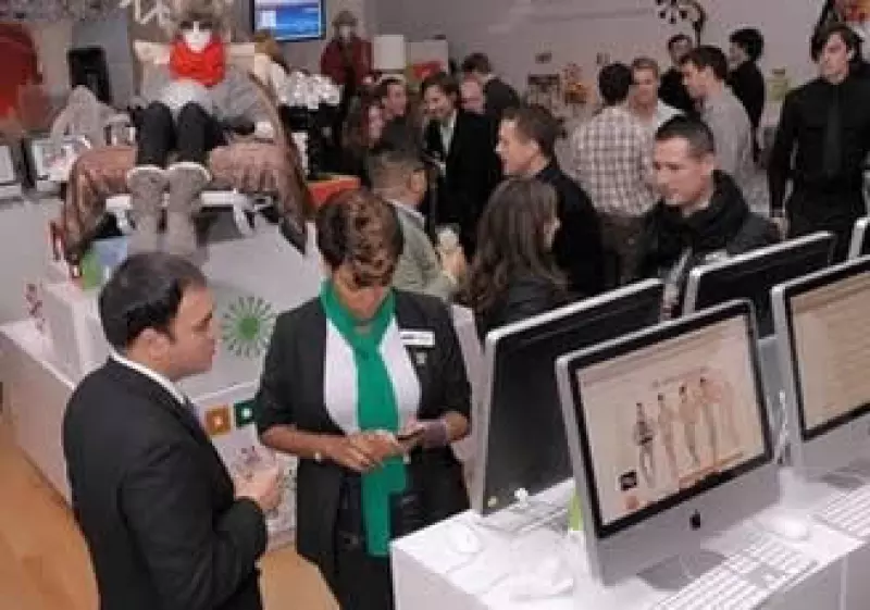 Los estadounidenses dieron inicio este 30 de noviembre a la temporada de compras navideñas online. (Foto: AP)