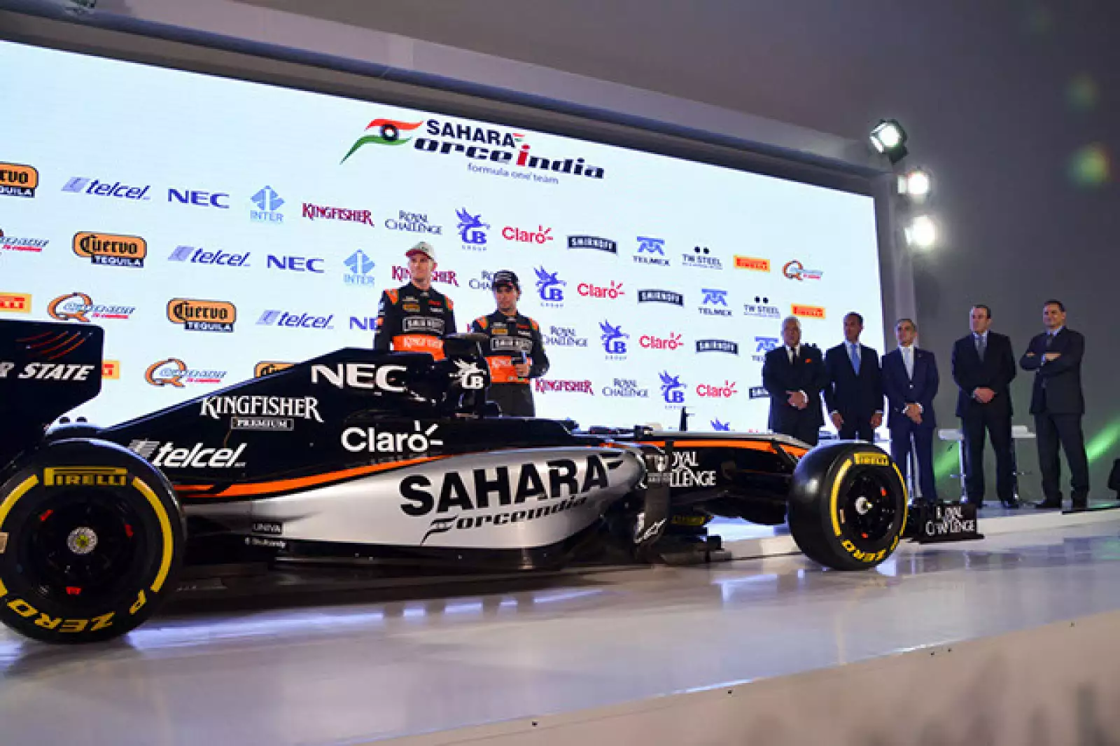 Checo Pérez y Nico Hulkenberg,develan y presentan el nuevo auto del equipo de F-1 Sahara Force India