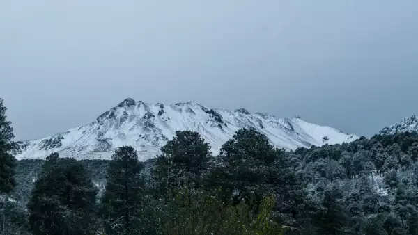 Paisaje nevado en el Xinantécatl