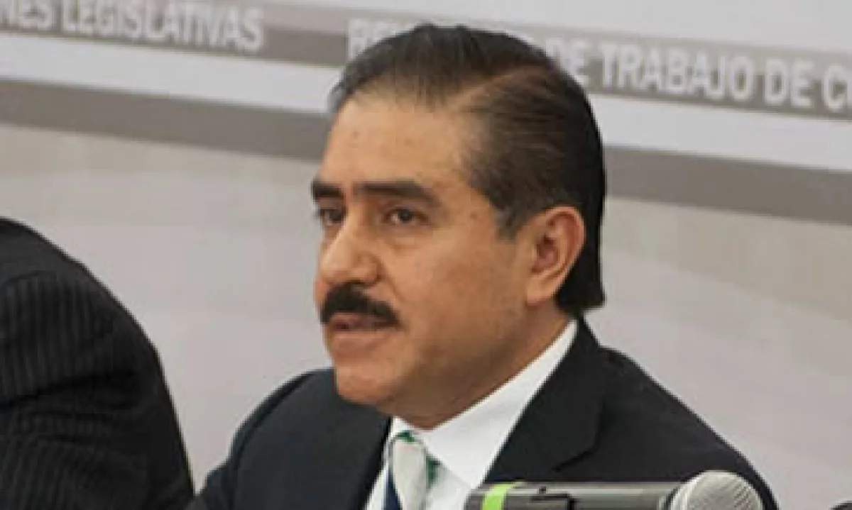 Apolinar Mena dice que pagó poco más de 124,000 pesos. (Foto: Tomada de poderlegislativo.gob.mx )