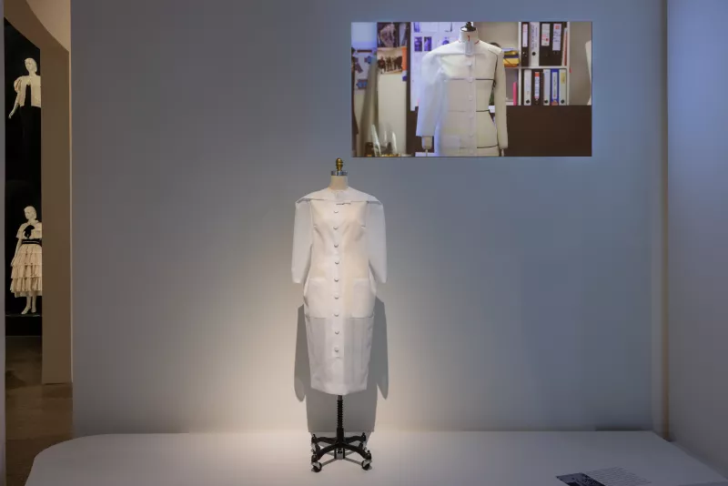 Foto: The Costume Institute; Karl Lagerfeld: A Line of Beauty (2023)