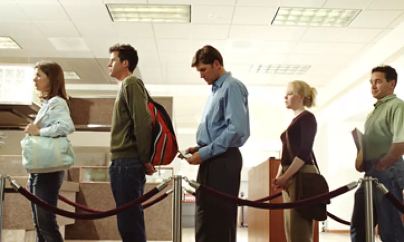 Las sucursales del banco estarán abiertas por un periodo corto para que aclaren dudas e informen a clientes. (Foto: Getty Images)