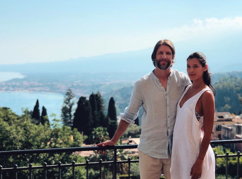 Stephanie Sigman y su esposo, Brian Andrew Mendoza