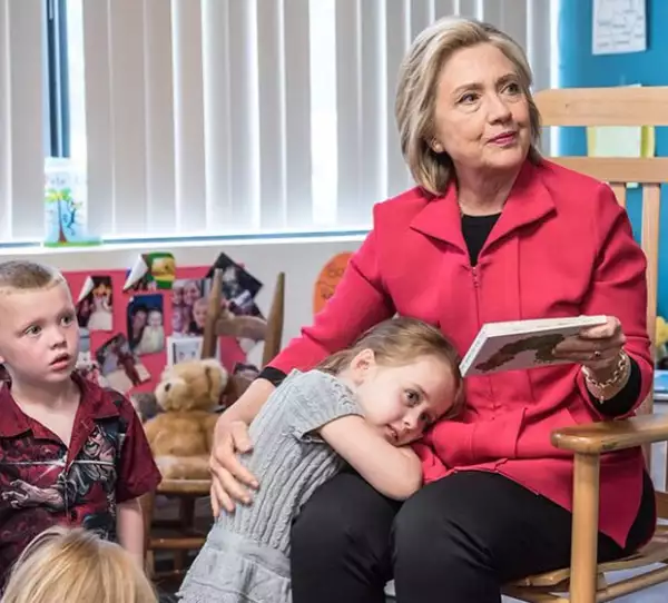 Hillary nos ha dejado impresionados con la cercanía que tiene con sus seguidores.