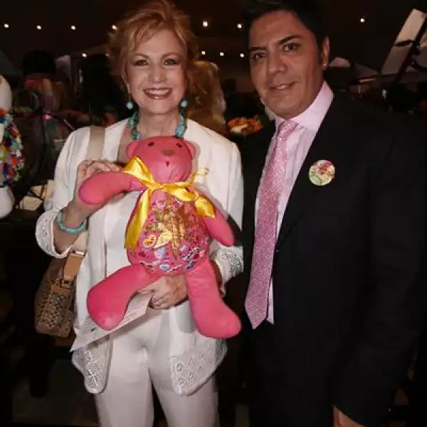 Maxine Woodside,Juan Salvador Martínez