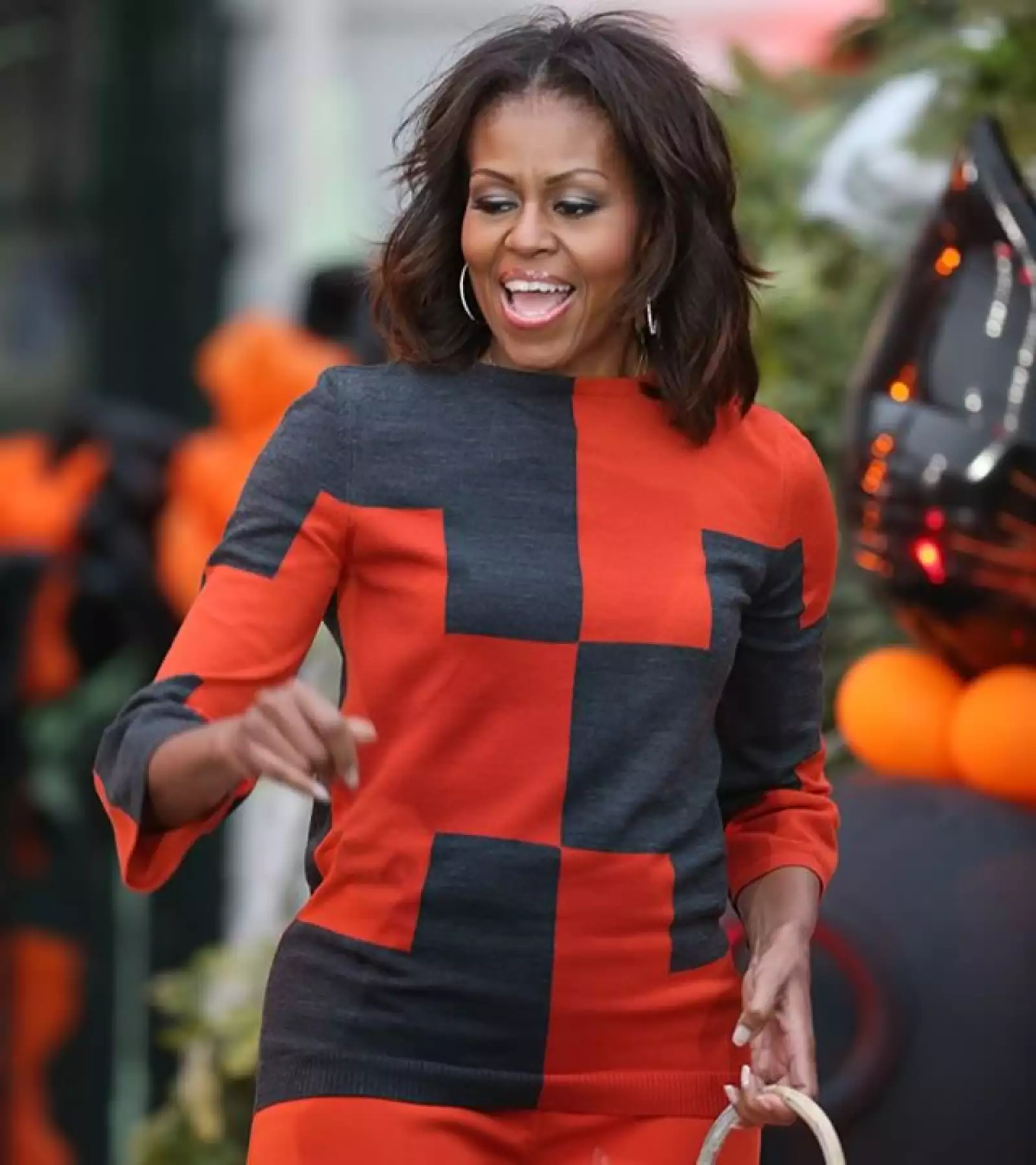 La primera dama usó un cómodo outfit para Halloween, con los clásicos colores de estas fiestas.