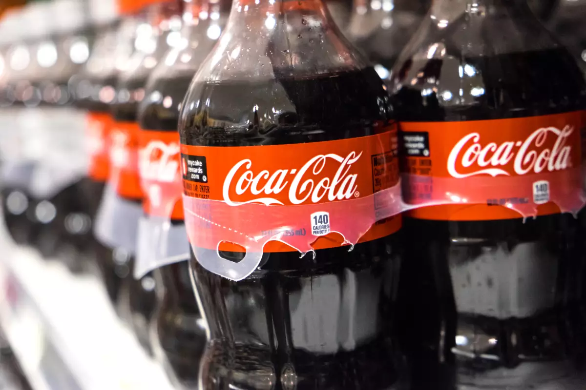 Coca-Cola México tiene como meta recuperar y reciclar el 100% de sus envases vendidos para 2030. (iStock)