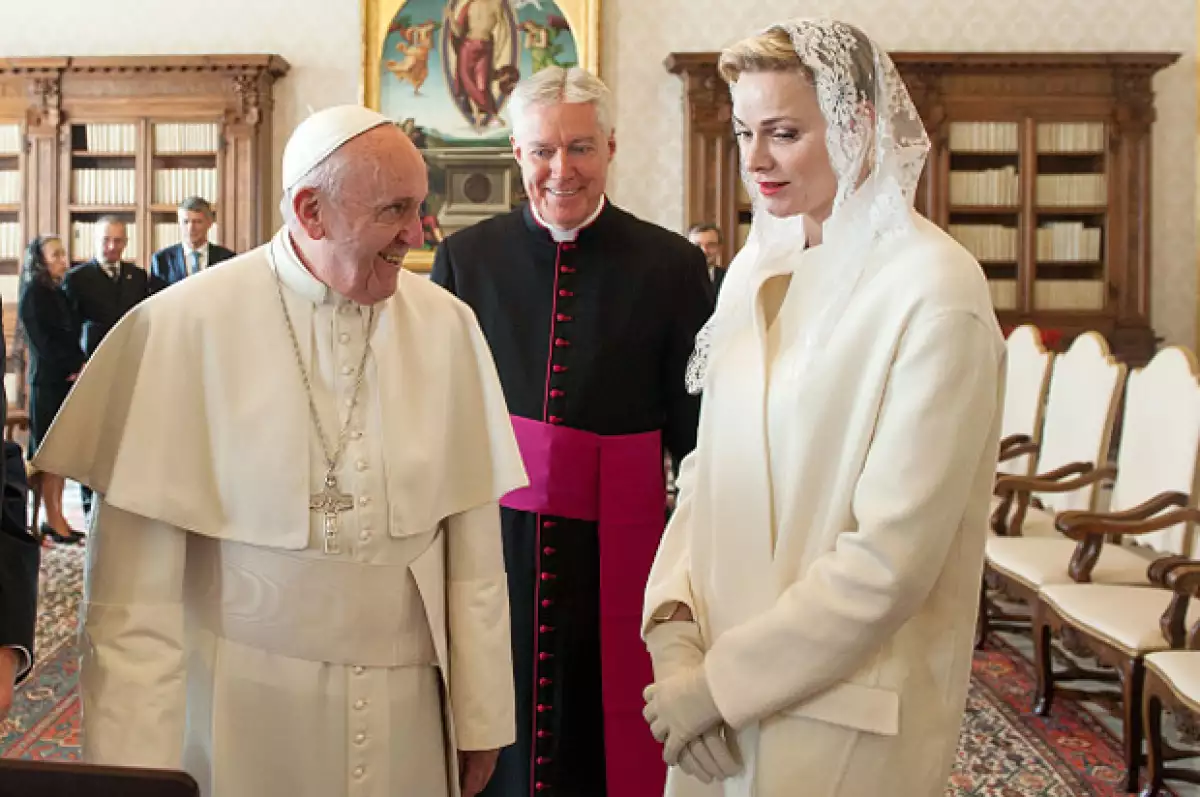 Charlene de Mónaco también conoció al Papa Francisco.