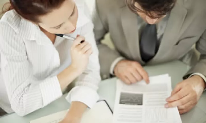 A través de los Programas de Mejora Regulatoria 2011-2012, se busca bajar 25% la carga administrativa que se impone a través de los trámites federales. (Foto: Photos to go)