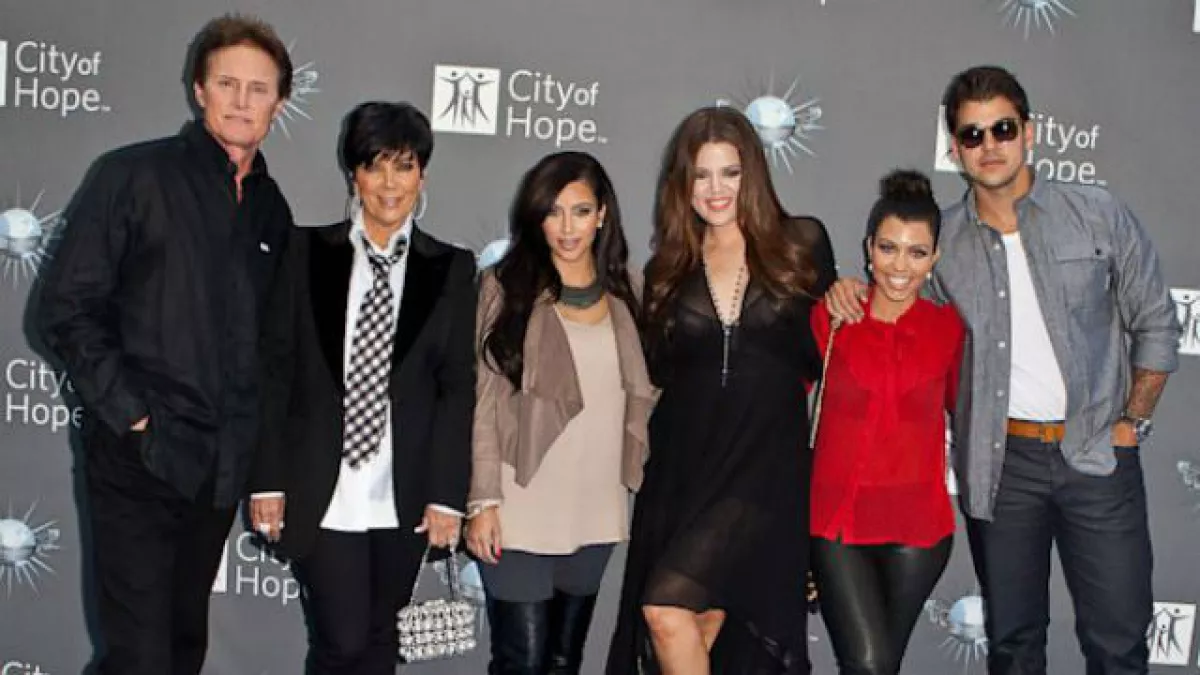 El clan Kardashian en una foto más reciente. Las hermanas han cambiado mucho y Bruce Jenner sigue en proceso de cambio.