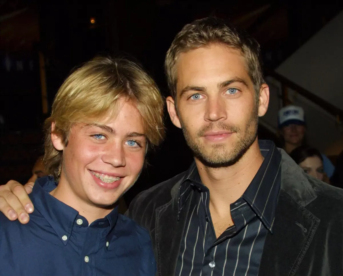 Cody y su hermano Paul Walker en la première de 'Timeline'